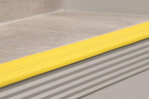 TRE-B END CAP PVC YELLOW - Image 4